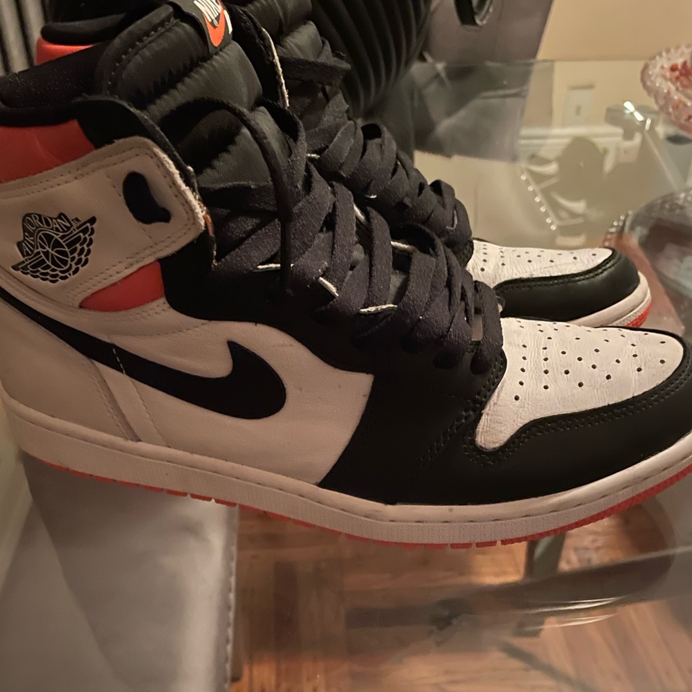 Used sneakers… take as is.. I can upload more pics if asked